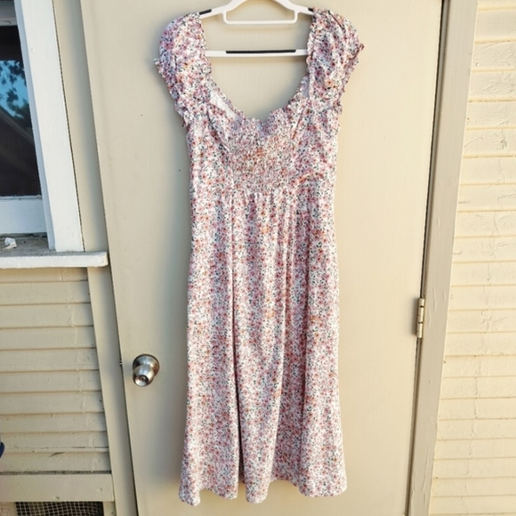 Floral Puff-Sleeve Midi Dress in Light Pink - Picture 6 of 10